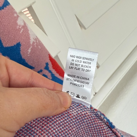 NWT Avara Blue & Pink Floral Bird V-Neck Cardigan - Picture 4 of 6